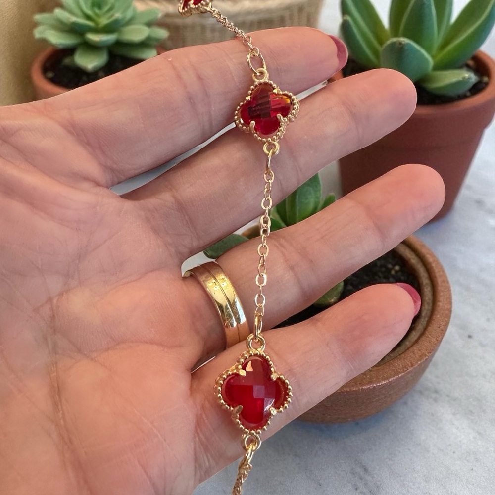 Elegant Gold and Red Clover Bracelet‎ NWT